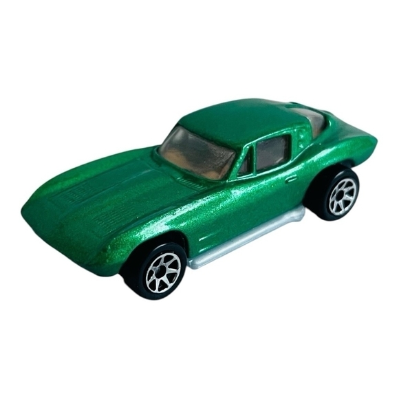 Hot Wheels Green Split Window Corvette Model Car Green Diecast Collectible Car - Picture 3 of 4